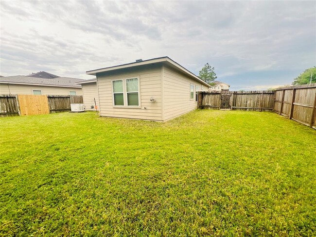 Building Photo - 15042 Silhouette Ridge Dr