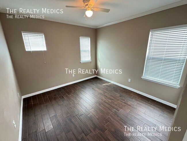 Building Photo - 15764 Ave Of The Arbors