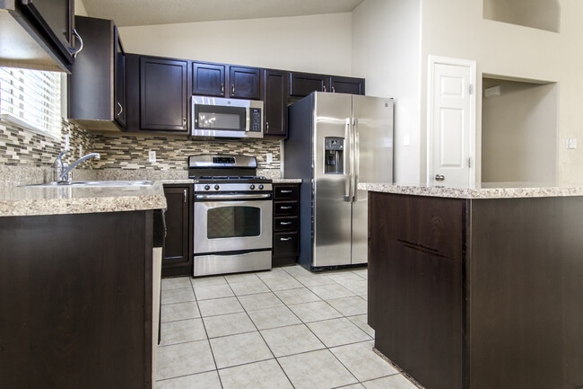 Building Photo - 9005 Rio Galisteo Pl NW