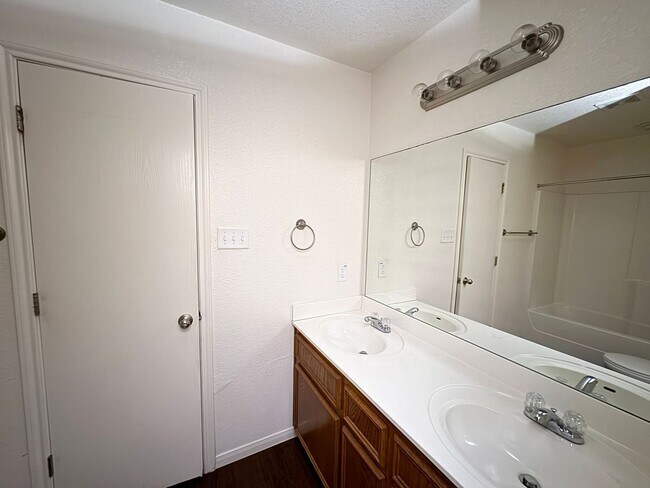 Building Photo - 4707 Waterproof Dr