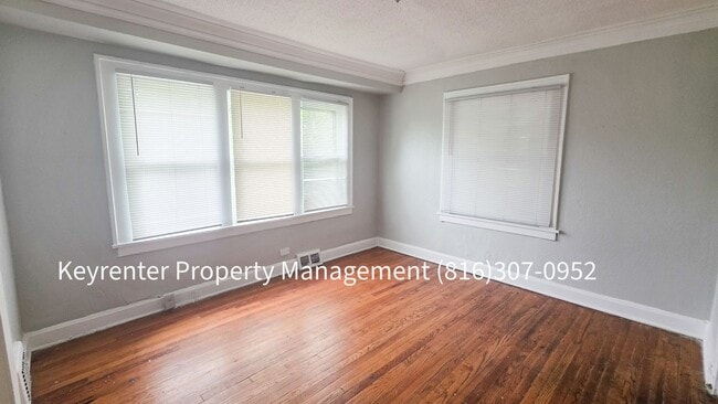 Building Photo - 2 Bed 1 Bath rare to rent!
