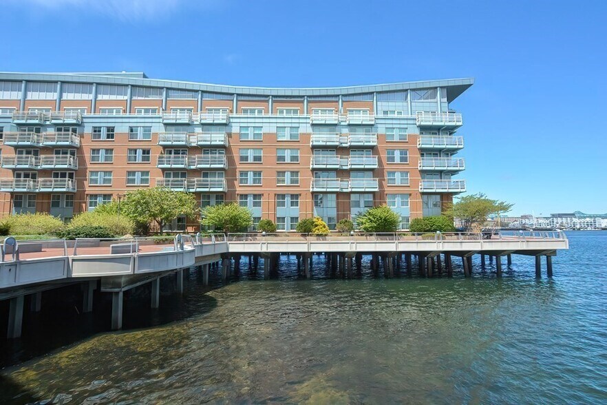 Building Photo - 3 Battery Wharf