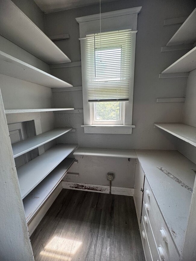 Building Photo - 4 bedroom 1 bath Home in Davenport