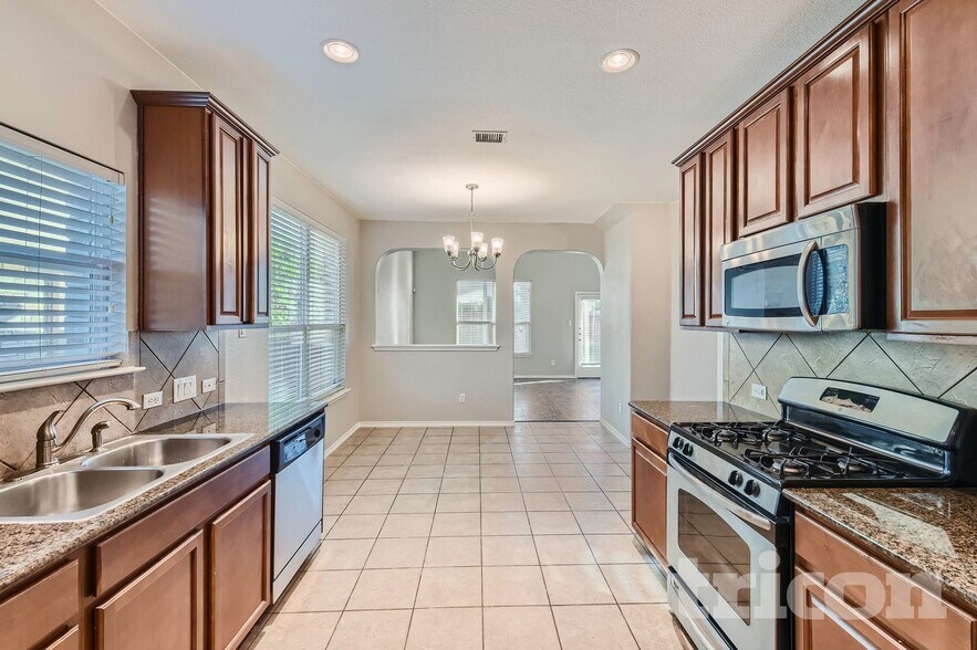 Building Photo - 257 Verano Dr