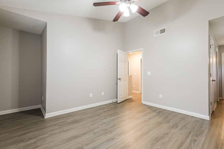 Building Photo - 348 Coral Cir