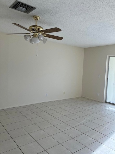 Building Photo - 2556 Dudley Dr E