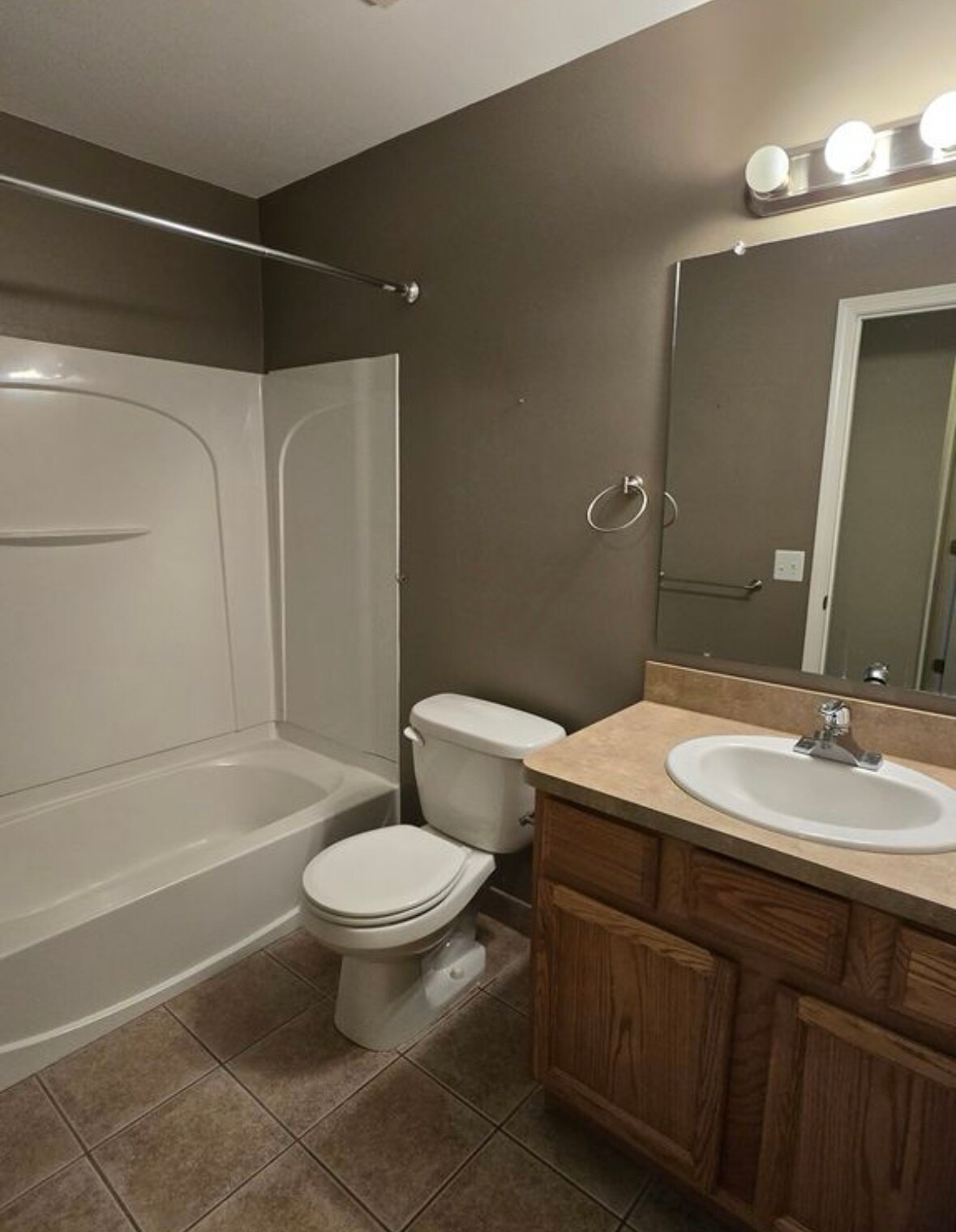 2nd Full Bath - 14262 Shadywood Dr