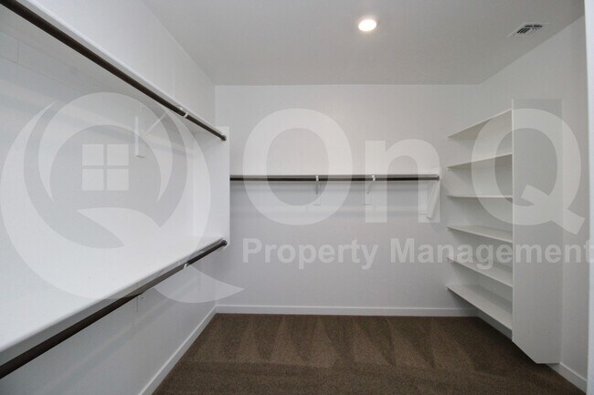 Building Photo - 2438 E Warbler Rd