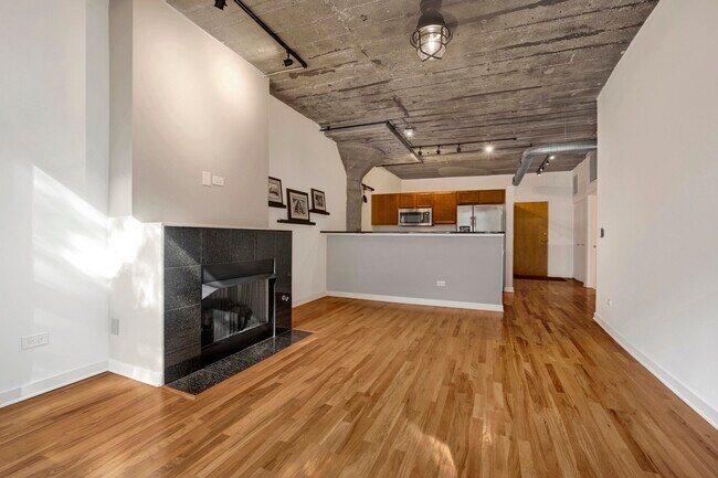 Building Photo - 1151 W 14th Pl