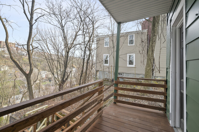 Building Photo - 1104 Brabec St