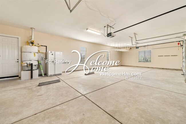 Building Photo - 15020 Redmond Lp