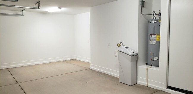 Building Photo - The 2 YEARS NEW 4 bedroom + 3 car garage r...