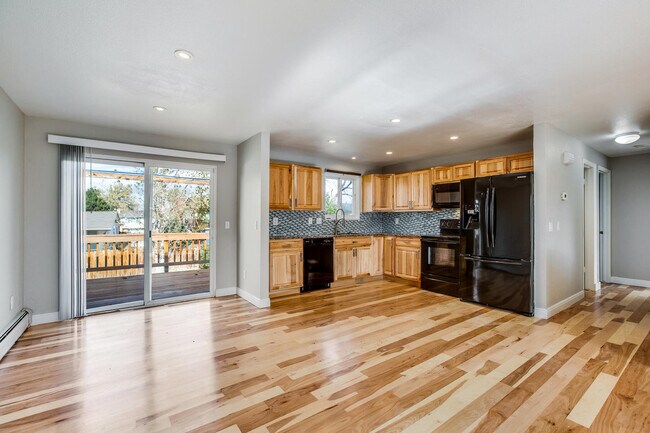 Building Photo - 6997 W Roxbury Ave