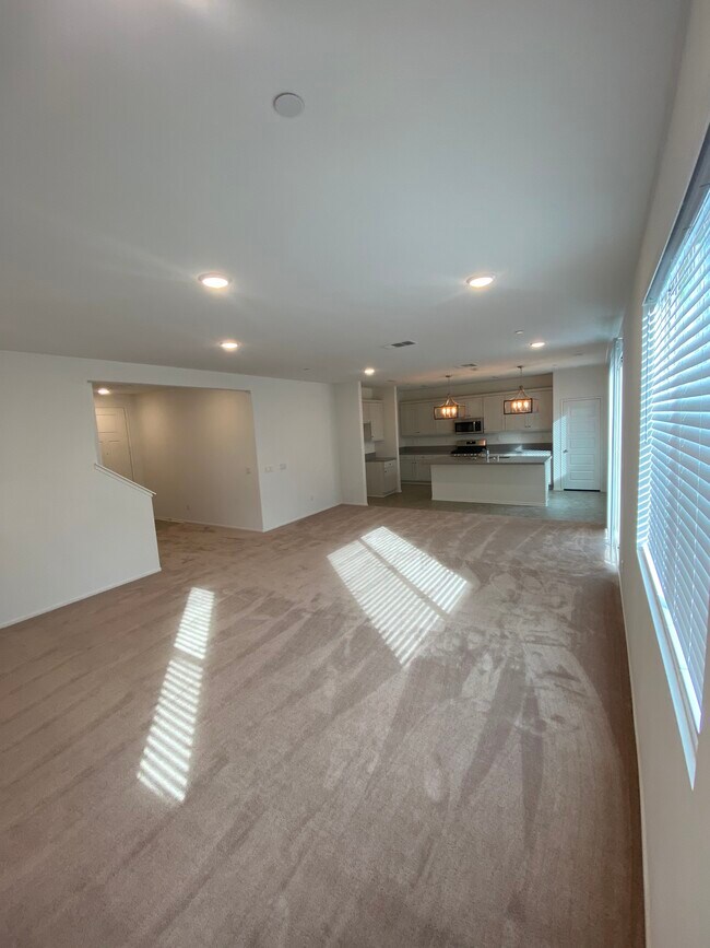 Building Photo - 6032 Mariposa Dr