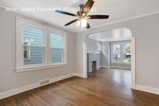 Building Photo - 233 St Lawrence Ave