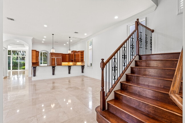 Building Photo - 17550 Circle Pond Ct