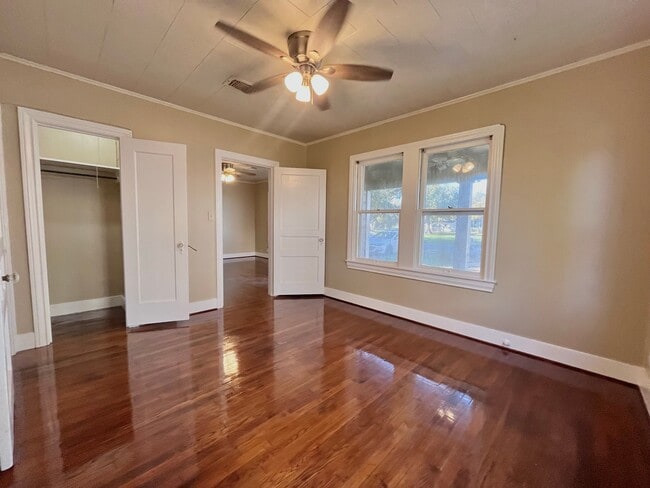 Building Photo - 1508 5th St