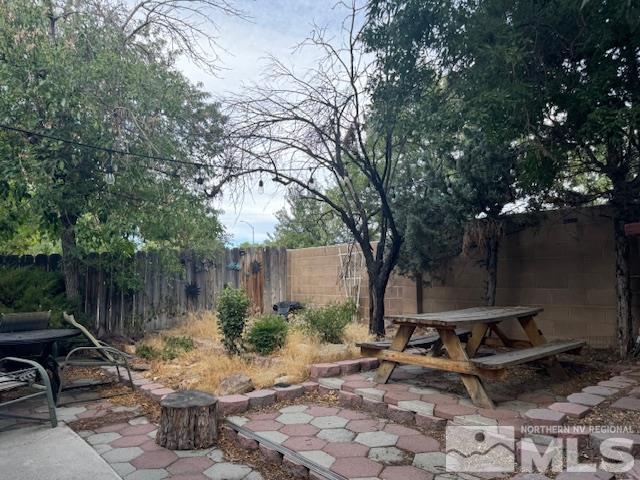 Building Photo - 1618 Shady Oak Dr