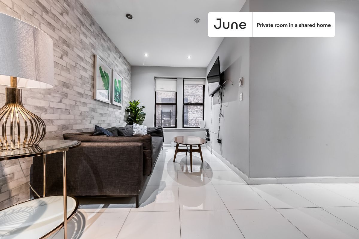 Building Photo - Room in Shared 3 bed/1 bath home