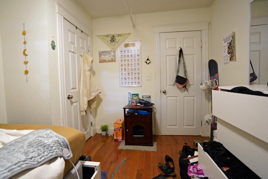 Building Photo - 6 Camelot Ct
