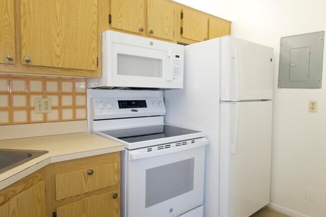 Building Photo - 208 Foxtail Dr