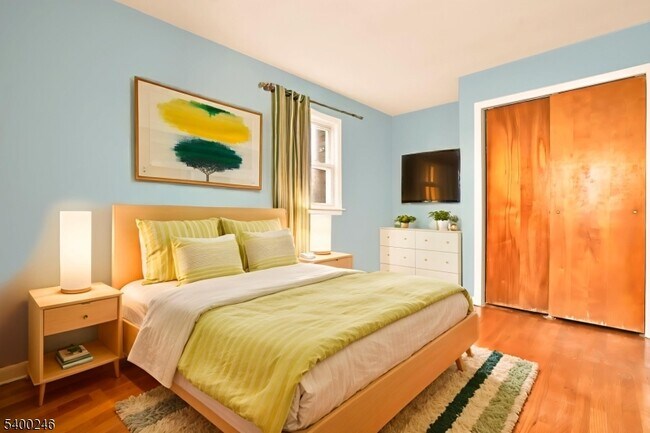 Building Photo - 726 Gates Terrace