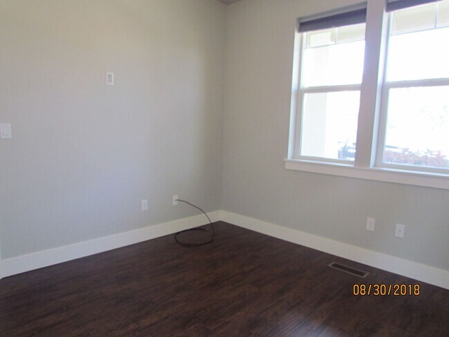 Building Photo - Beautiful 3 bed 2 bath in the popular Paramount community