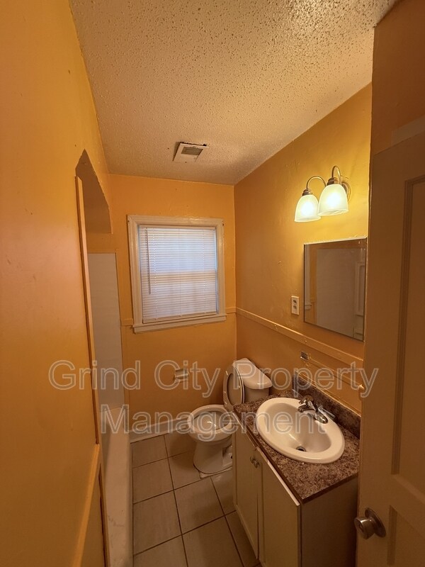 Building Photo - 2668 Browning Ave