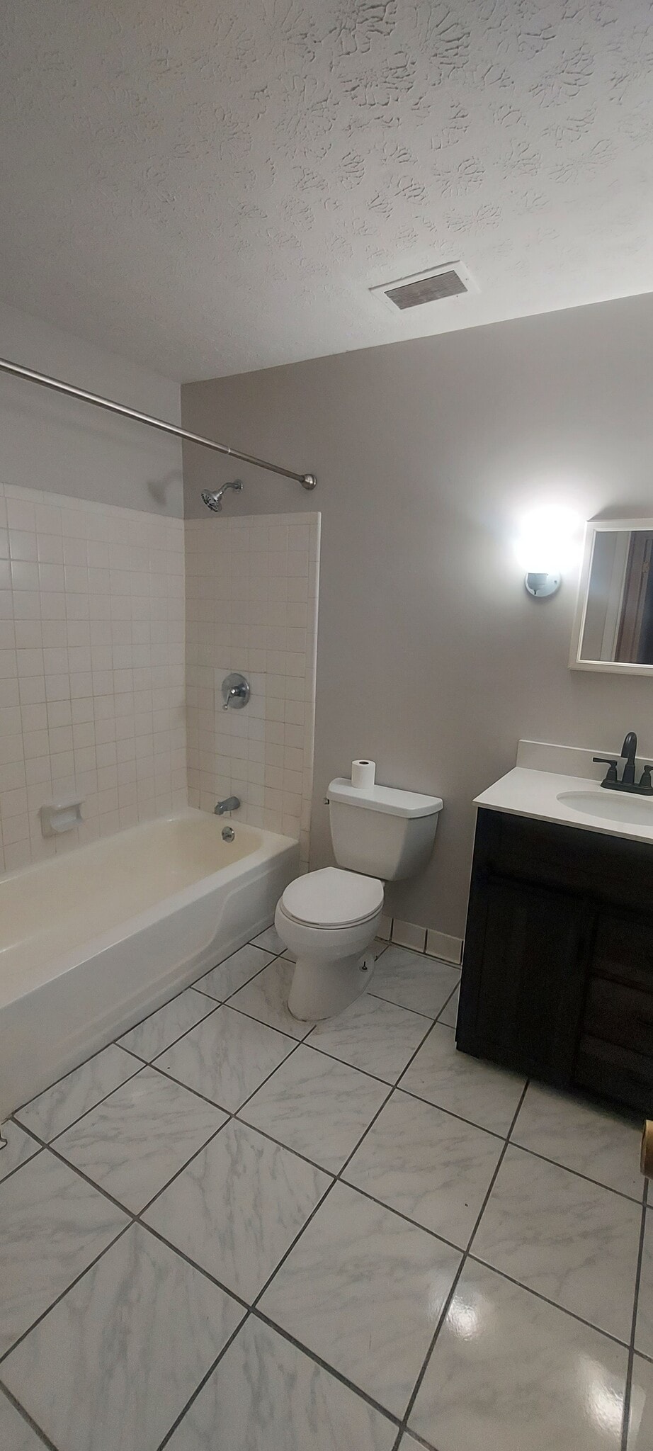Building Photo - 7098 Wildwood Cir
