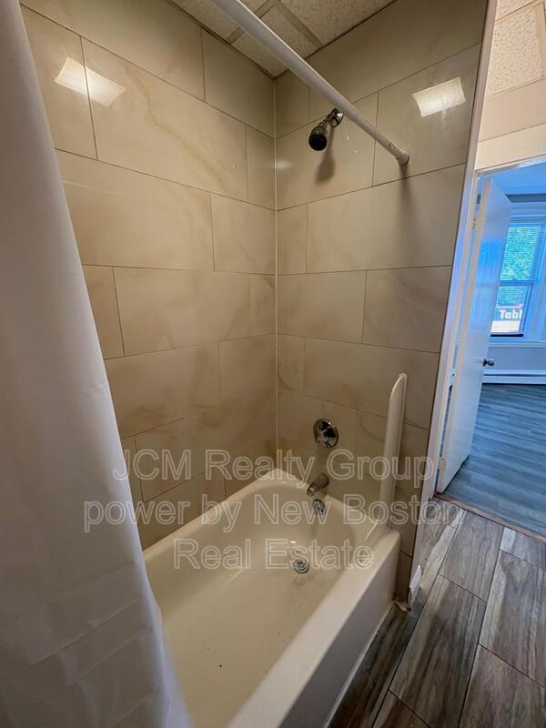 Building Photo - 116-124A Central Ave