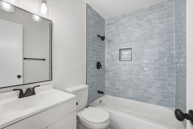 Building Photo - Beautifully Renovated 3-Bedroom with Fence...