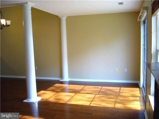 Building Photo - 3402 S Carriage Ct