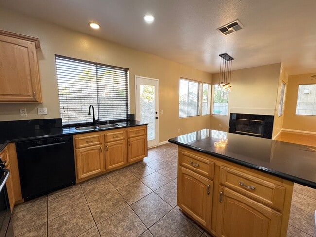 Building Photo - Immaculate 4Bd/2.5Ba Home with New Fridge, AC, Fenced Back Patio in Aliso Viejo!