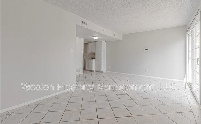 Building Photo - 1402 Bill Carrol Dr