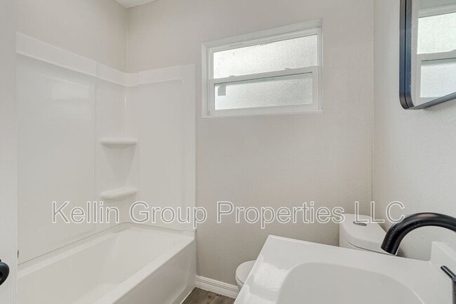 Building Photo - 225 Tuscarora St