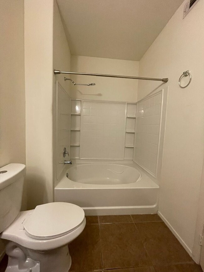 Building Photo - First Floor Condo Unit in Gated Community!