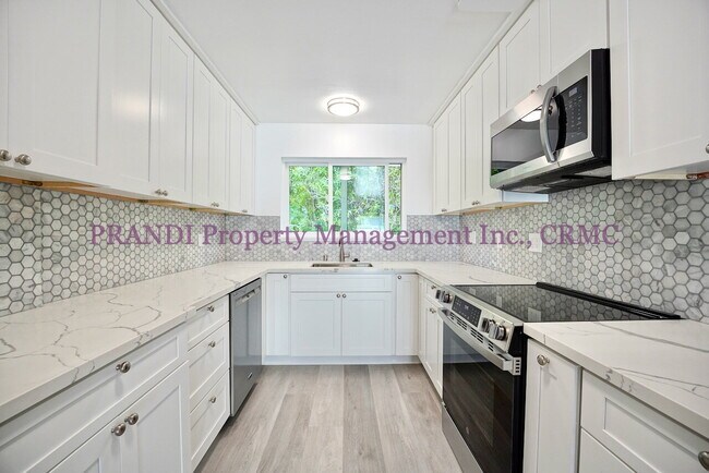 Building Photo - Reduced Rent! Now $3,300 (Was $3,500) Qual...