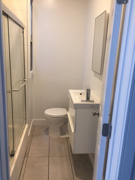 Building Photo - 845 Normandie Ave