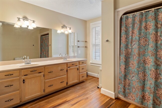 Building Photo - 2600 Charlie Thomas Rd