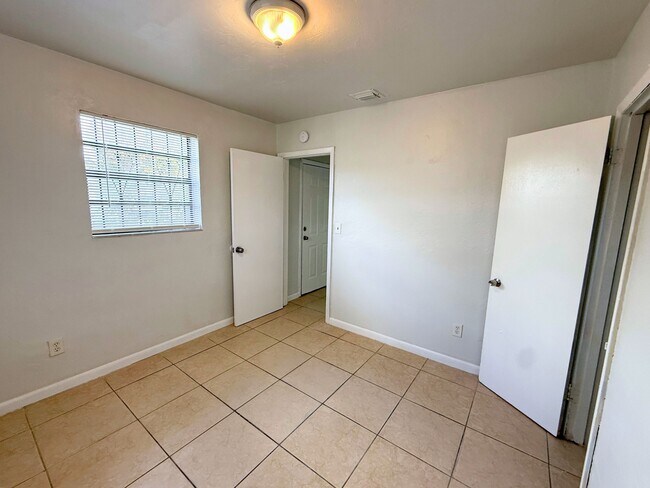 Building Photo - 1490 NE 152nd St