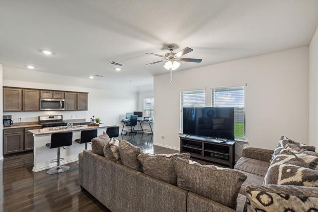 Building Photo - 909 Emerald Gate Dr