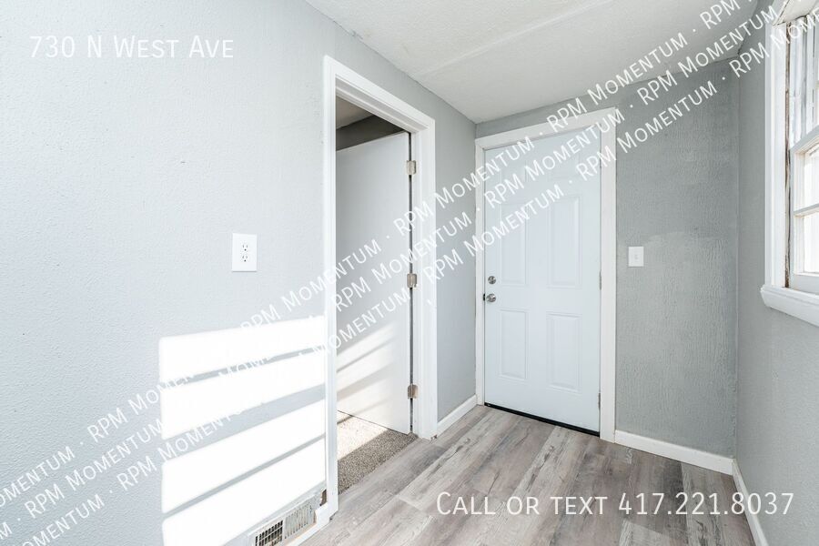 Building Photo - 730 N West Ave