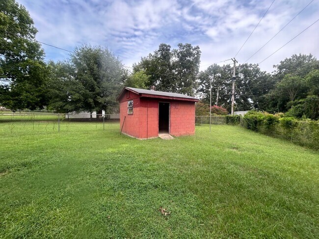 Building Photo - 1614 Sandra Dr