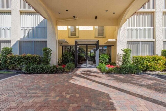 Building Photo - 951 De Soto Rd