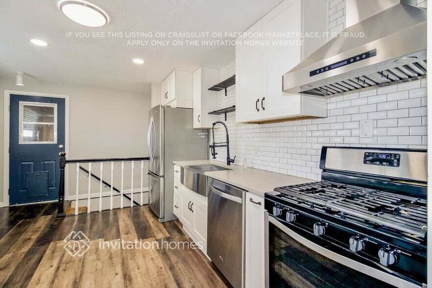 Building Photo - 381 Marquette Dr