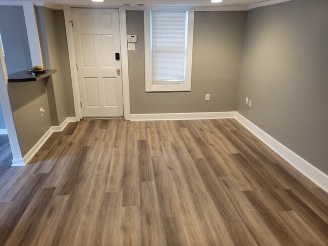 Building Photo - Grandview unit B