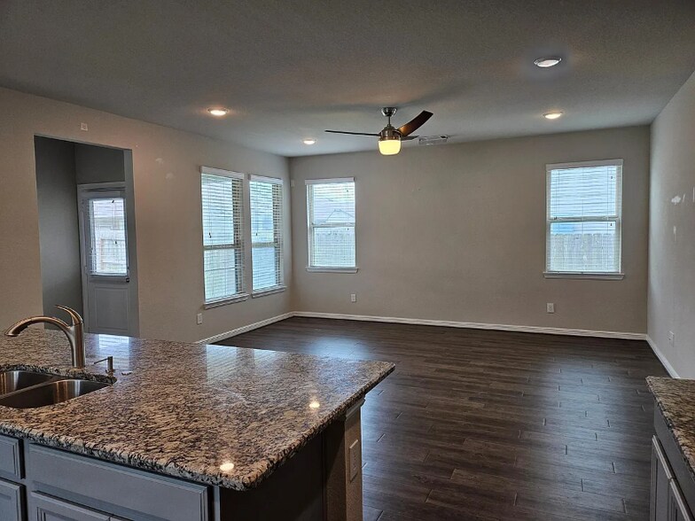 Building Photo - 7811 Tindarey Maple Trace