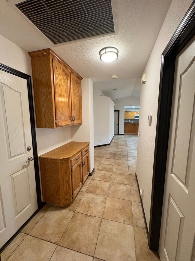 Building Photo - NW Visalia Home coming soon!