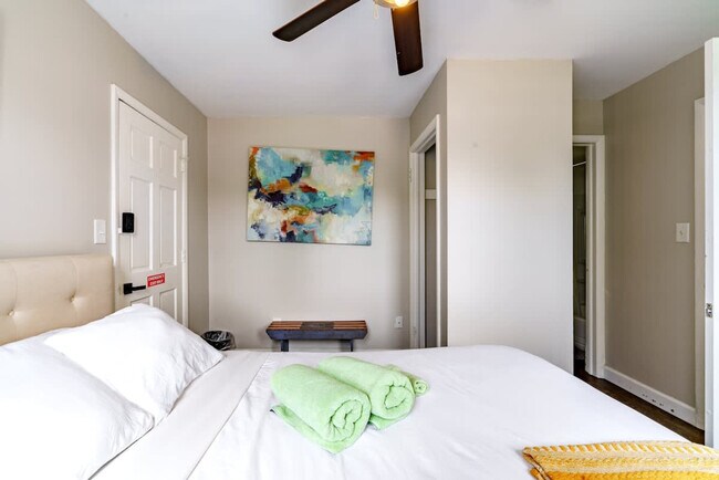 Building Photo - 605 Dennison Ave