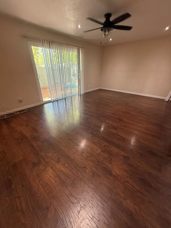 Building Photo - Townhome For Rent